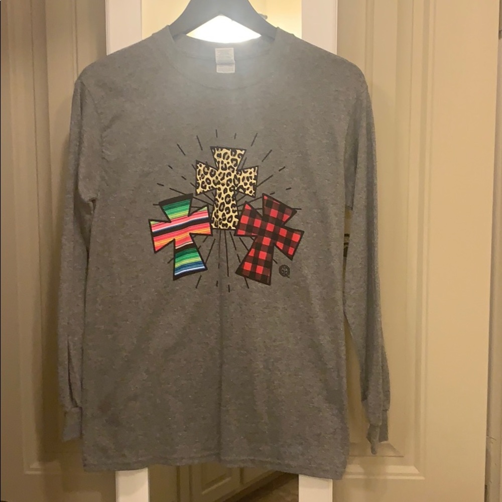 NWOT. 3 Crosses. GG Collection.